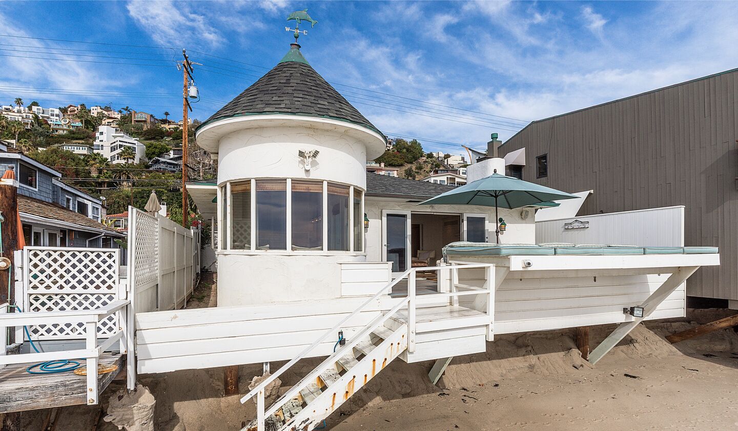 Songwriter-producer Glen Ballard has put his coastal cottage on the market in Malibu for $7.995 million.