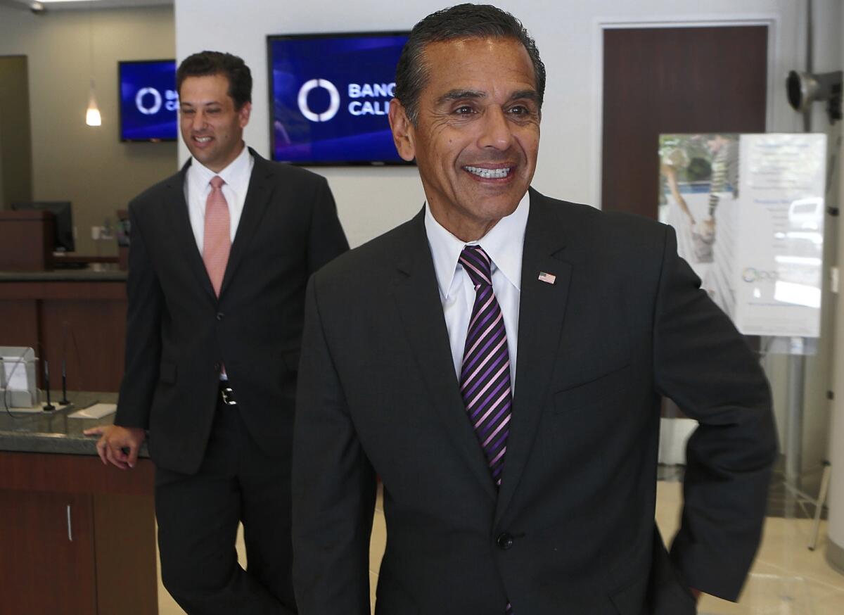 After signing on to be a senior advisor with Banc of California, Antonio Villaraigosa tours a Pac Trust branch with Banc of California Chief Executive Steven Sugarman on July 16, 2013.