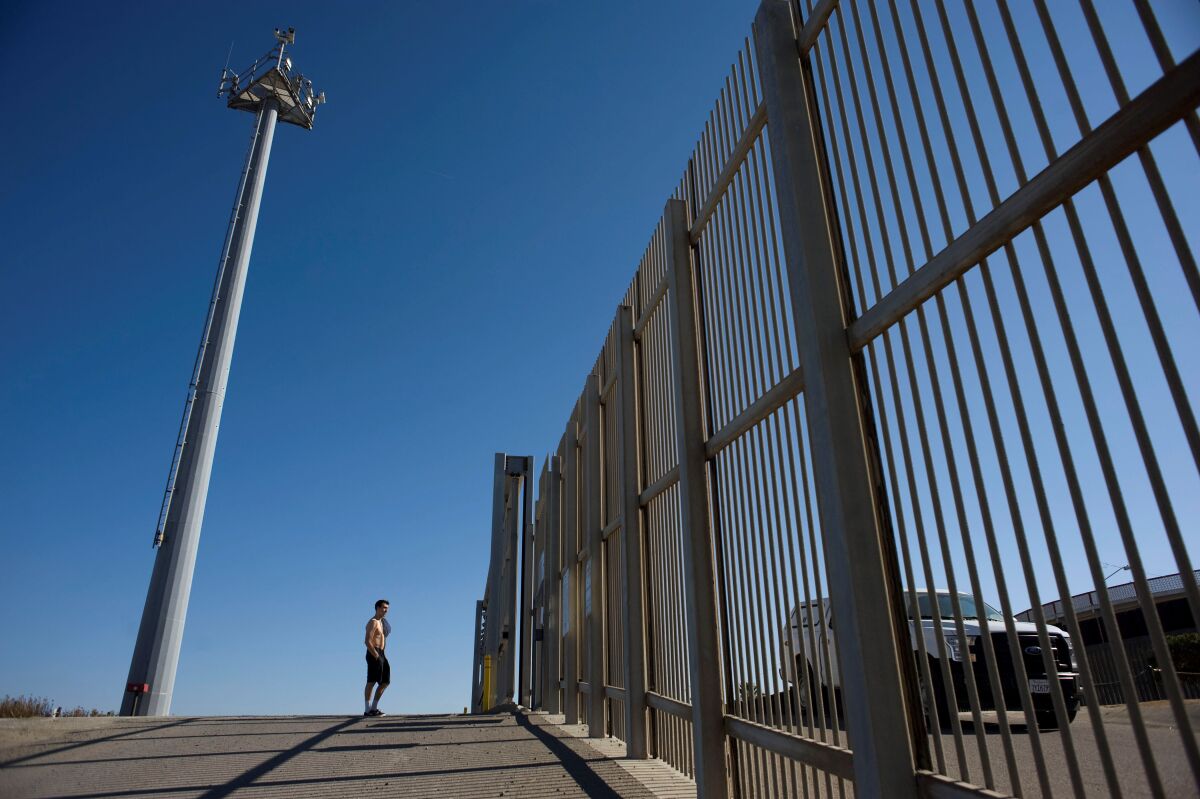 Personalidades de California piden a Biden detener muro en parque binacional