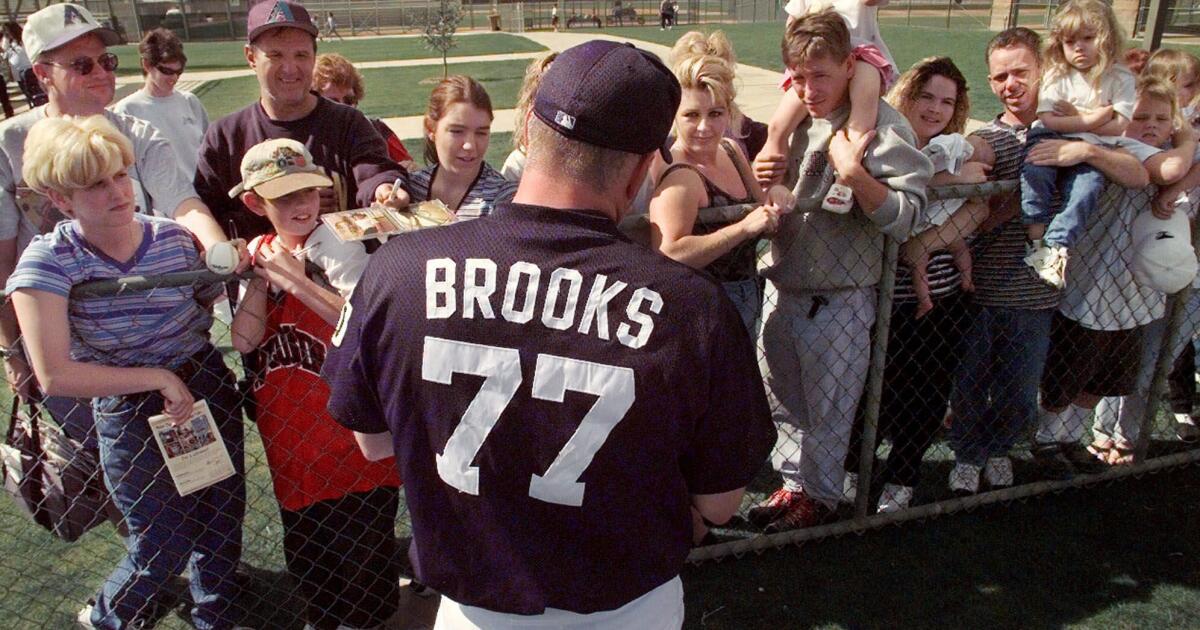 Throwback: Remember when Garth Brooks played for the Padres?