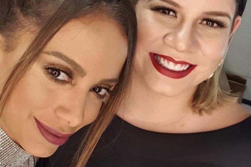 Anitta juto a su amiga Marília Mendoça, la estrella brasileña que falleció recientemente y que recibirá un tributo en los Latin Grammy.