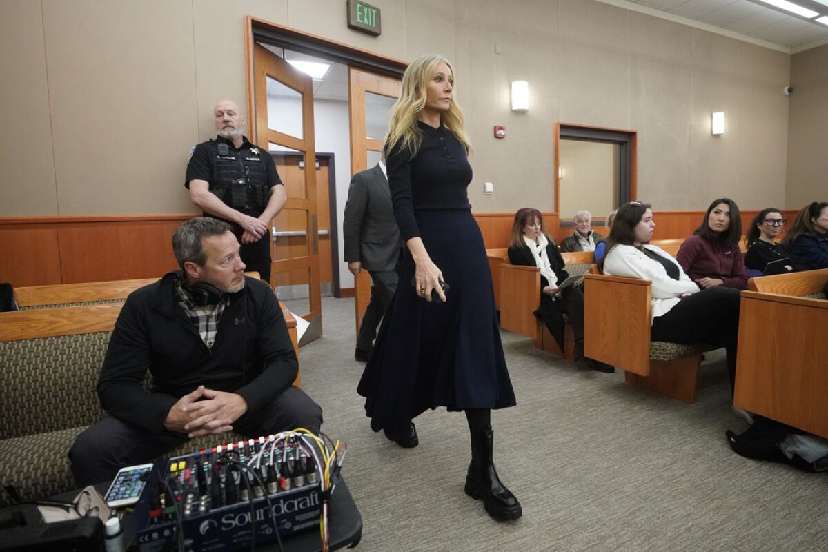 Gwyneth Paltrow entra a la corte para su juicio 