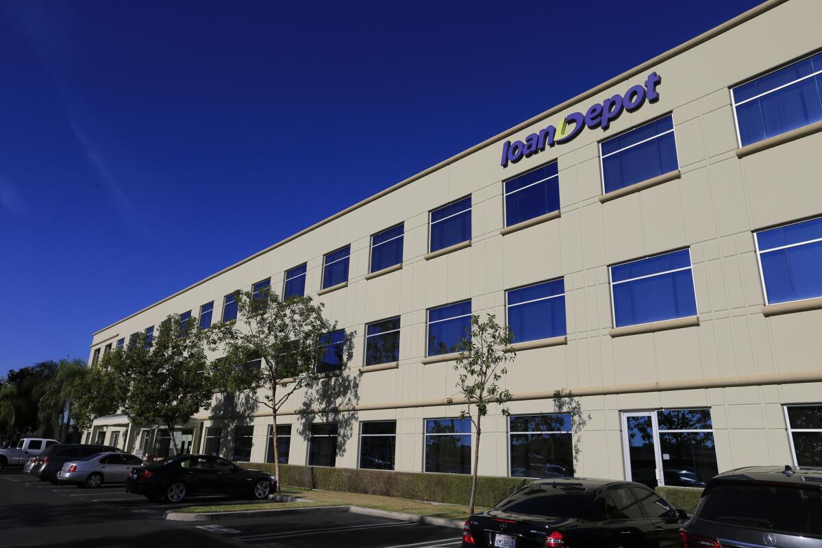 A day before shares were set to begin trading, Foothill Ranch mortgage lender LoanDepot, citing market conditions, said it would withdraw its IPO.