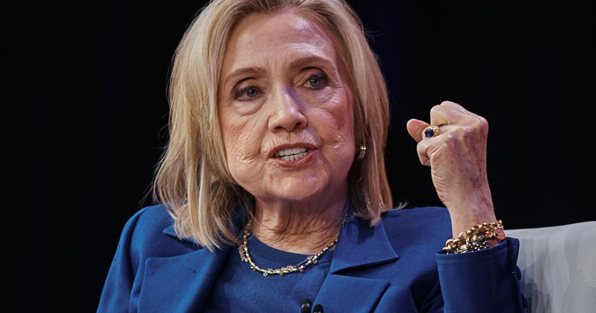 Hillary Clinton testemunha que não tem conhecimento dos crimes de Epstein e não o conheceu