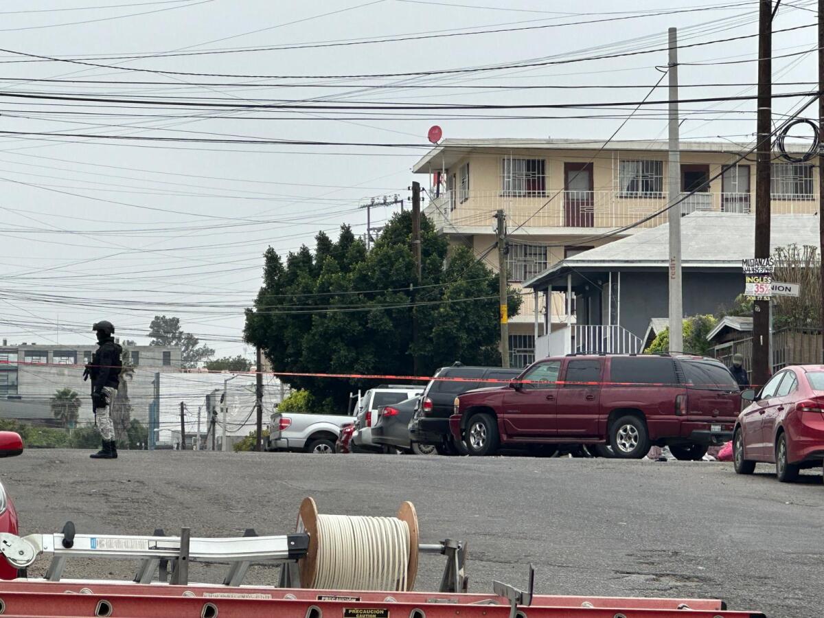 Vehículo que fue abandonado por los atacantes del escolta de la alcaldesa de Tijuana.