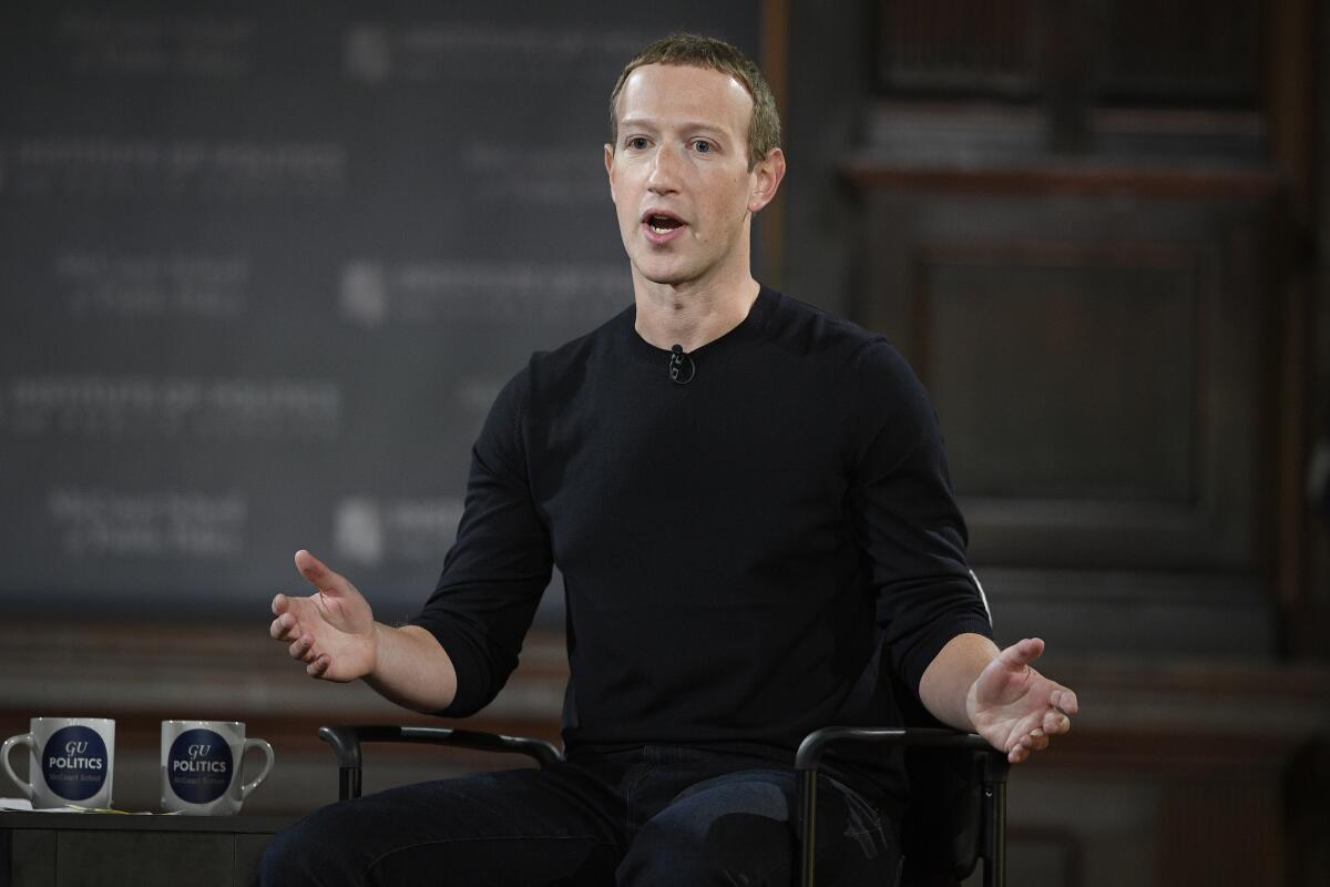 Archivo - El CEO de Facebook, Mark Zuckerberg, habla en la Universidad Georgetown