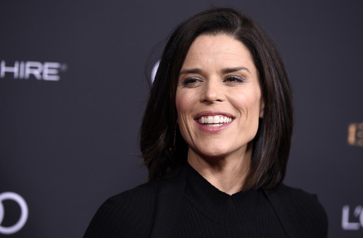 Neve Emmit How Neve Campbell felt about her 'Scream 6' offer - Los Angeles Times