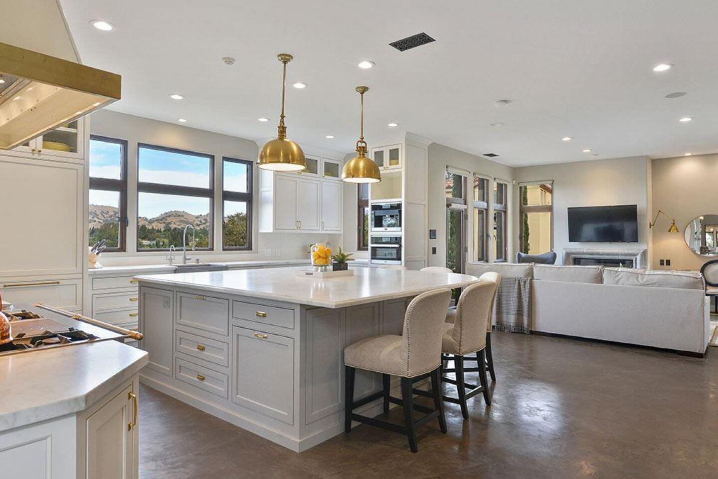 Photos: Ex-Golden State Warriors star selling California house