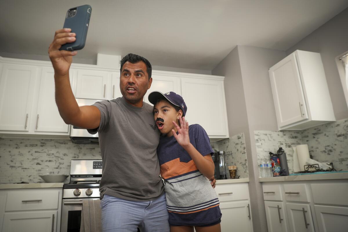  Vicente Avila, 46, known on TikTok as Vinny the Twister, with his 12-year-old daughter, Monse.