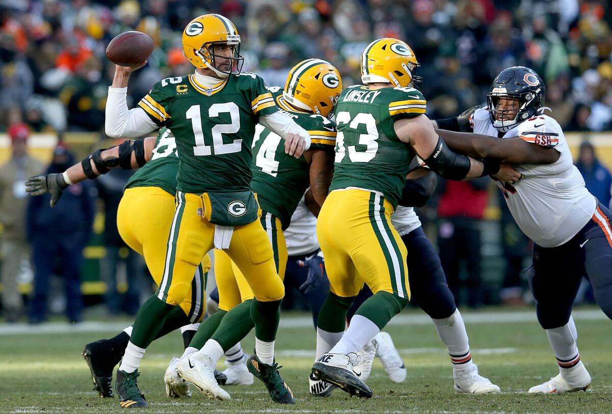 Packers quarterback Aaron Rodgers passes against the Chicago Bears on Sunday.