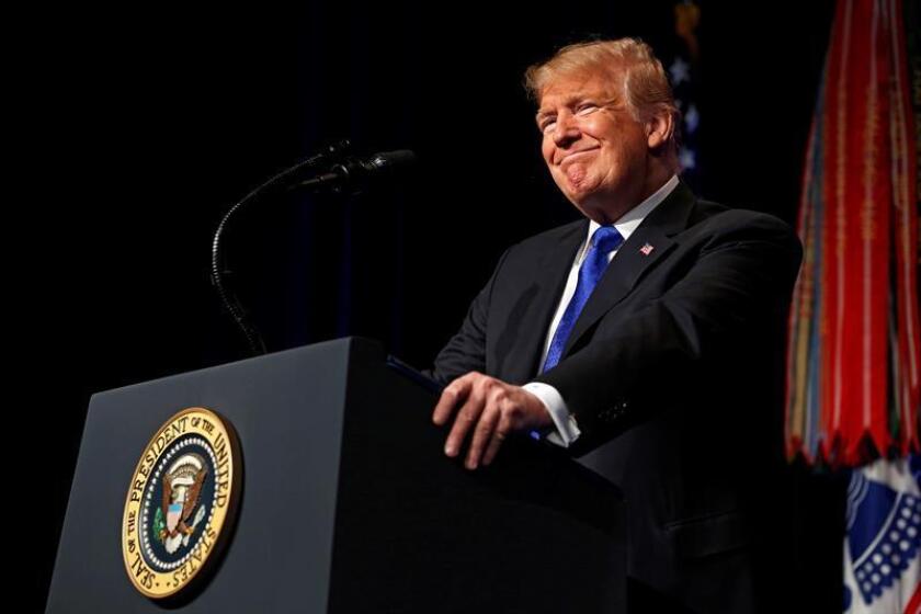 El presidente estadounidense, Donald Trump, ofrece un discurso durante un acto celebrado en el Pentágono, Arlington (Estados Unidos). EFE/Archivo