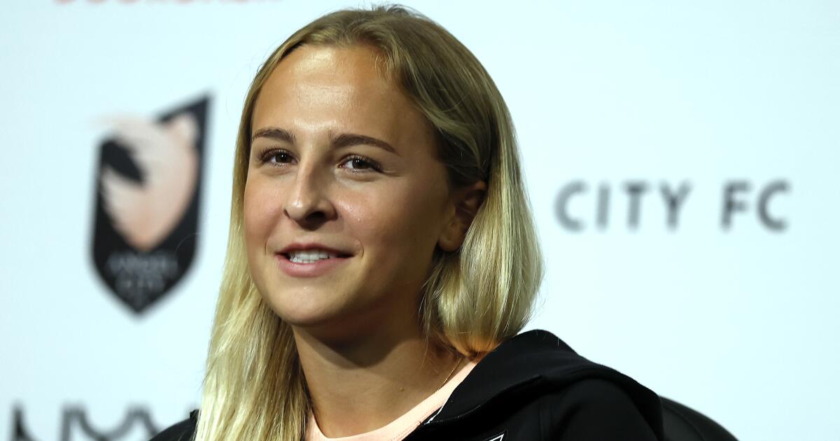 Angel City opens its fifth season with dominant victory over Chicago