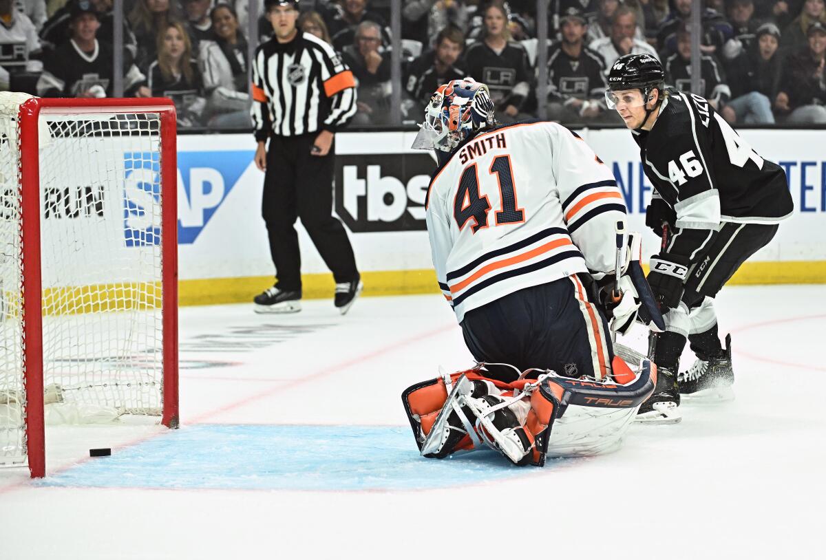 Oilers shut out Golden Knights 4-0, Smith stops all 39 shots he