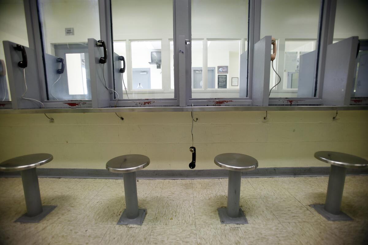 Área de visita en la cárcel de Castaic, en California.