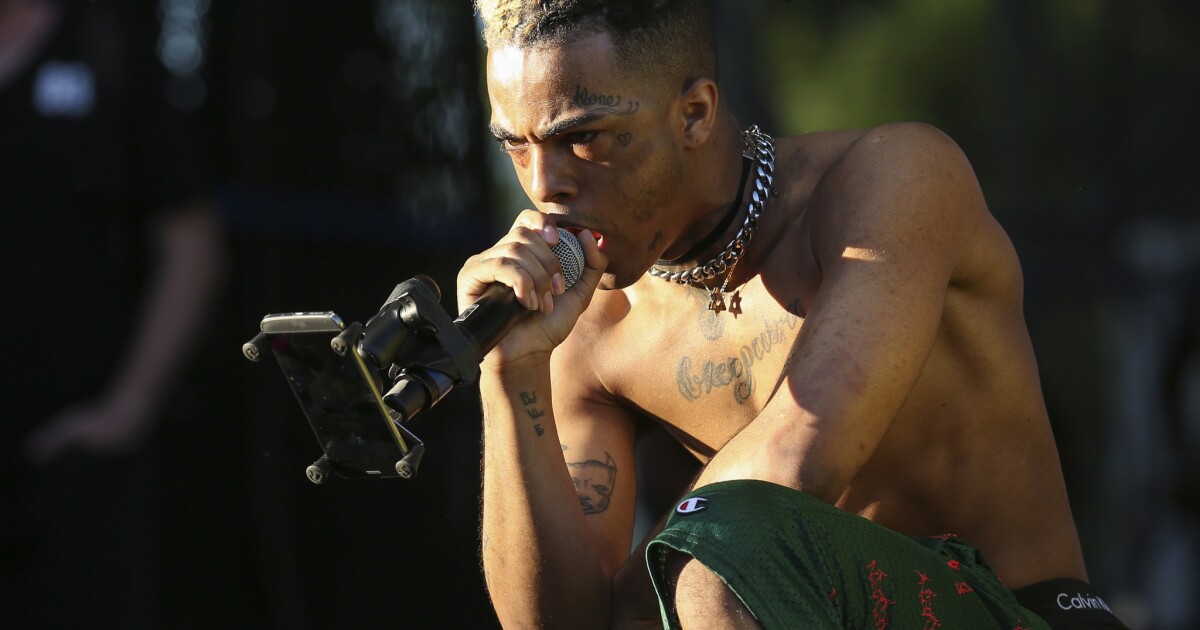 Commentary Slain Rapper Xxxtentacion S Violent Life Stood In Stark Contrast To Sensitive Music That Reached Out To Those On The Edge Los Angeles Times - xxtentacion look at me roblox id 2019