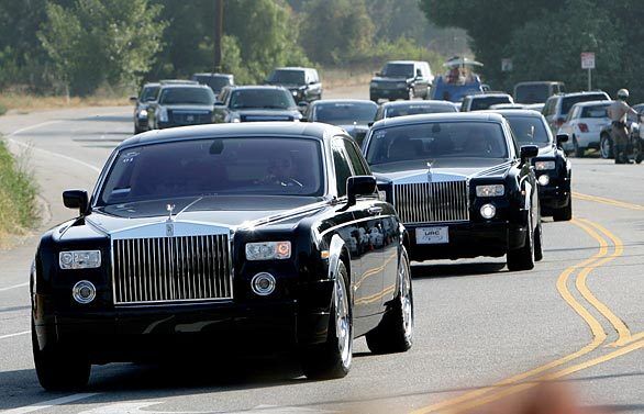 The Jackson family motorcade arrives at Forest Lawn Hollywood Hills for a family service prior to the Staples Center event.