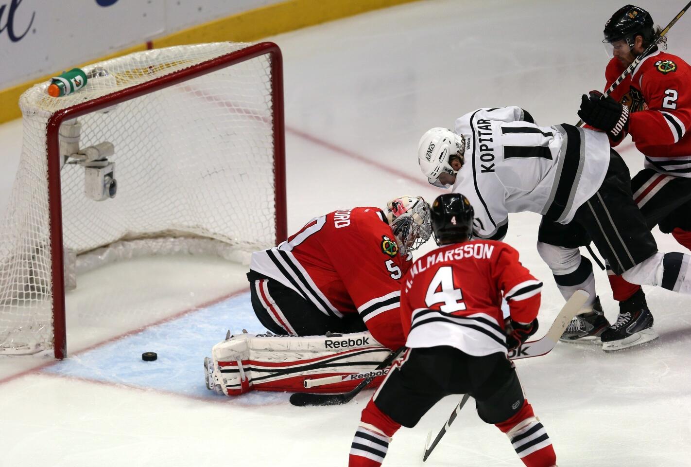 Anze Kopitar, Corey Crawford