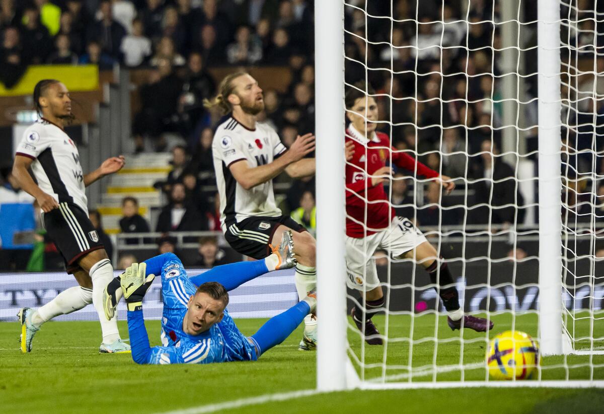 Manchester United's Alejandro Garnacho, right, scores his side's second goal during the English Premier League soccer match between Fulham and Manchester United at the Craven Cottage stadium in London, Sunday, Nov. 13, 2022. (AP Photo/Leila Coker)