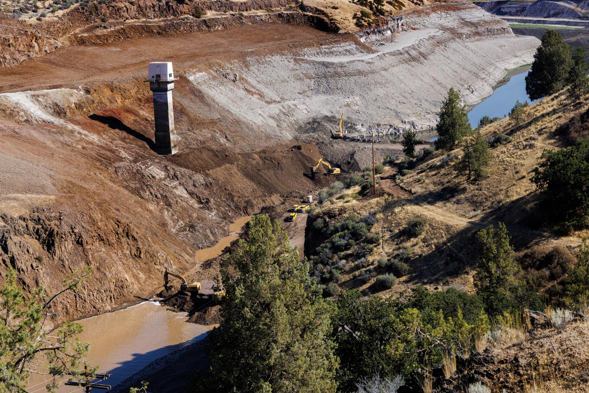 The removal of the earthen Iron Gate Dam at the Klamath River is in its final phase. 