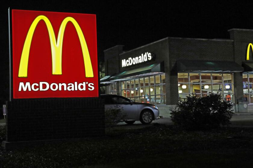 ARCHIVO - Imagen de un restaurante McDonald's, el 14 de febrero de 2018, en Ridgeland, Mississippi. (AP Foto/Rogelio V. Solis, Archivo)