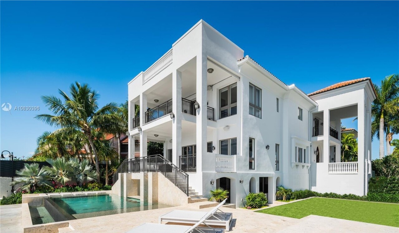 Lebron James Former Miami Mansion Surfaces For Sale Los Angeles