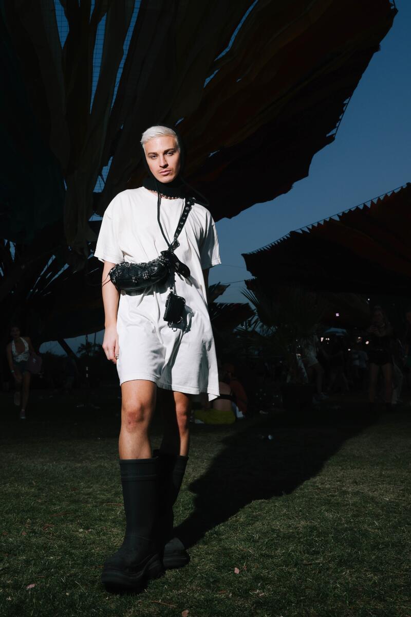 Aquaria, wears fashion inspired by the desire to wear oversized items and revive some vintage pieces at Coachella.