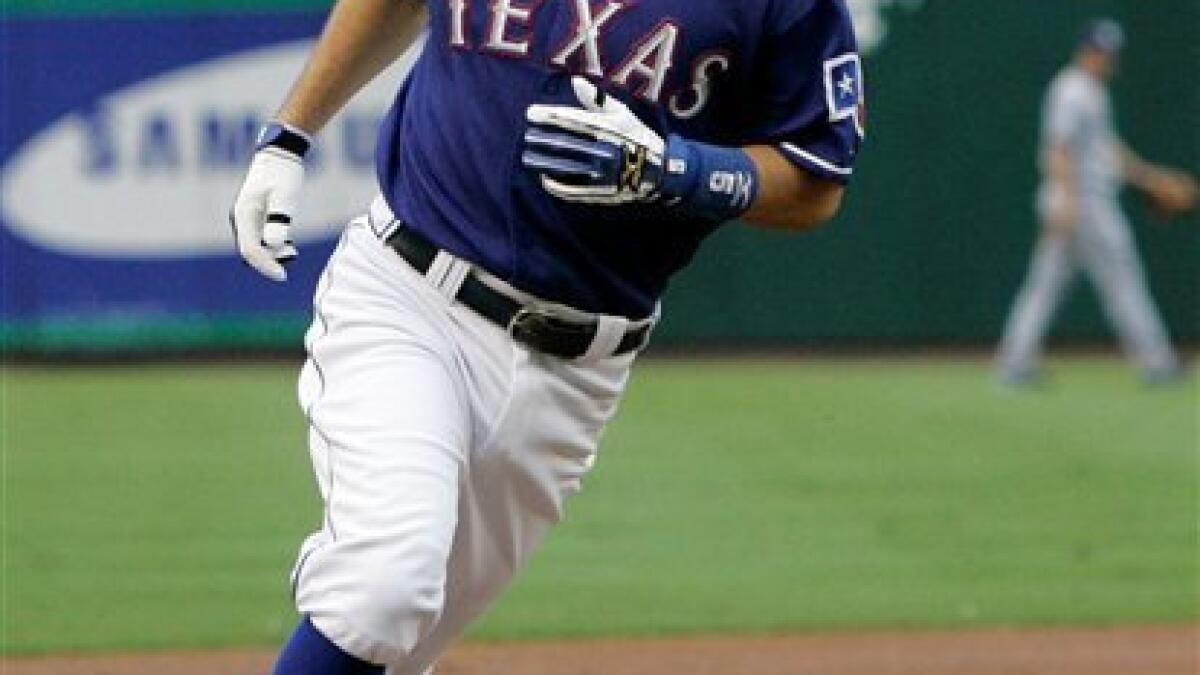 Rangers' Ian Kinsler keeps playing after getting stitches between