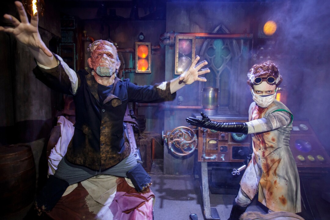 Un momento del laberinto "Universal Monsters: The Bride of Frankenstein Lives".
