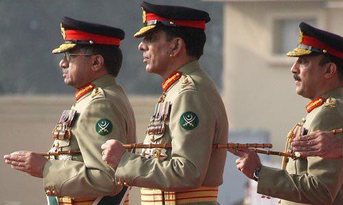 Musharraf steps down as military chief