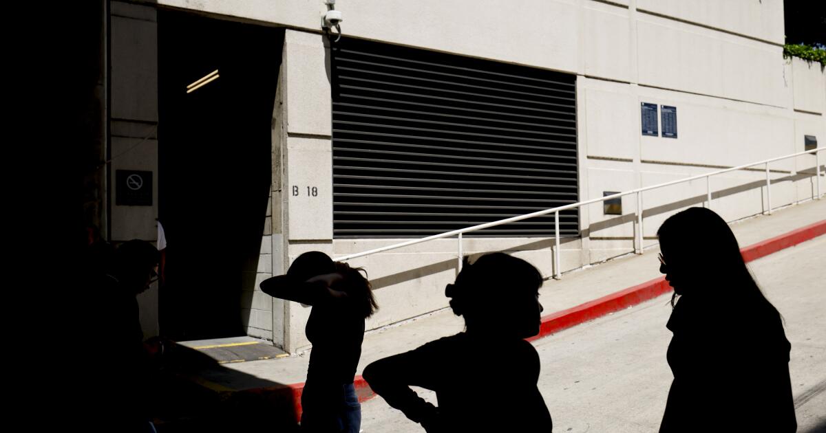 Federal judge orders government to stop blocking immigrant detainees from having access to lawyers Federal judge orders government to stop blocking immigrant detainees from having access to lawyers