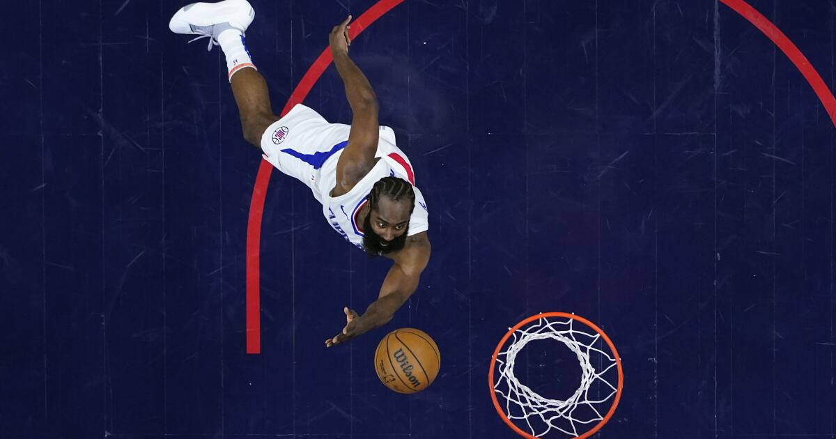 Clippers beat 76ers in controversial fashion