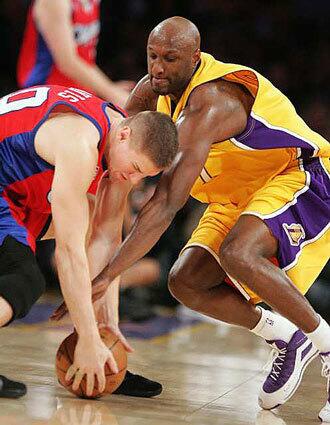 Lakers forward Lamar Odom reaches in for the steal against Clippers forward Paul Davis in the second quarter Wednesday night.