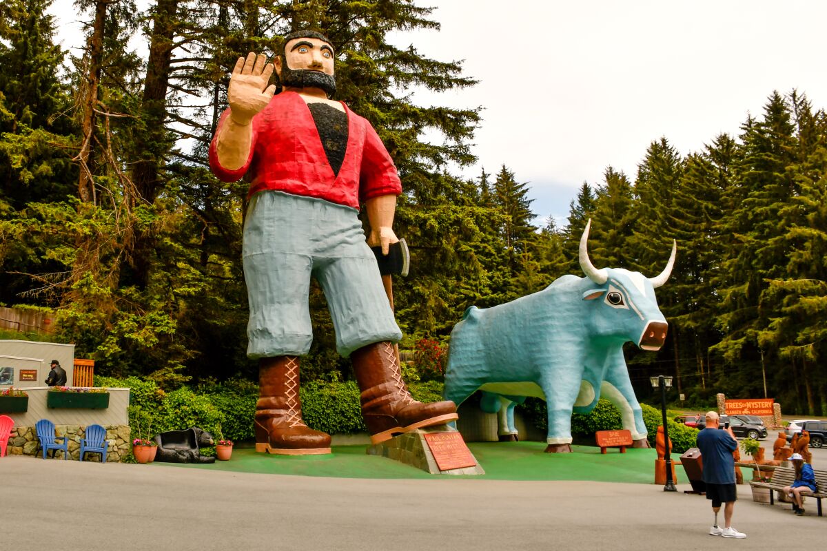 Large statues of Paul Bunyan and his blue ox Babe. 