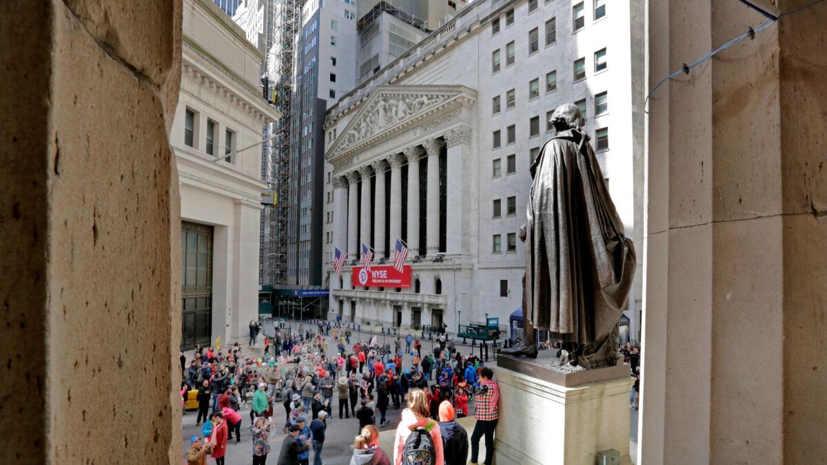 A statue of George Washington overlooks the New York Stock Exchange.