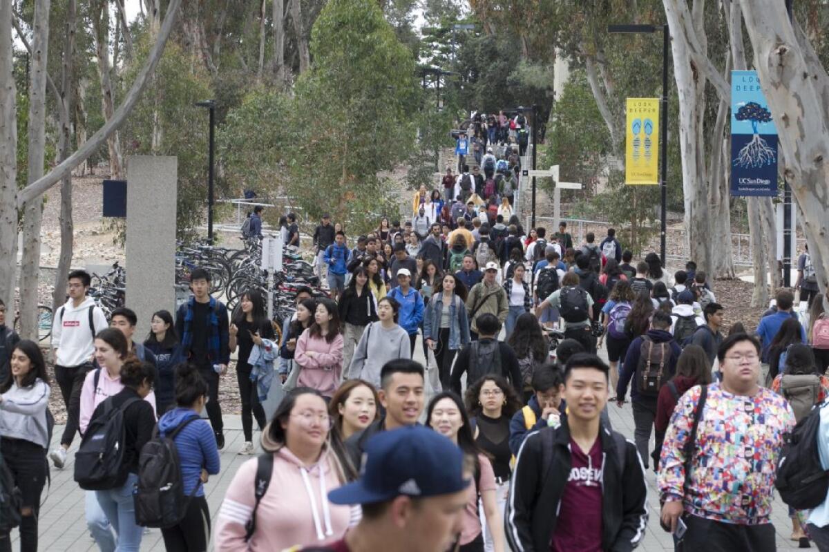 UCSD students form a human river as they move between classes
