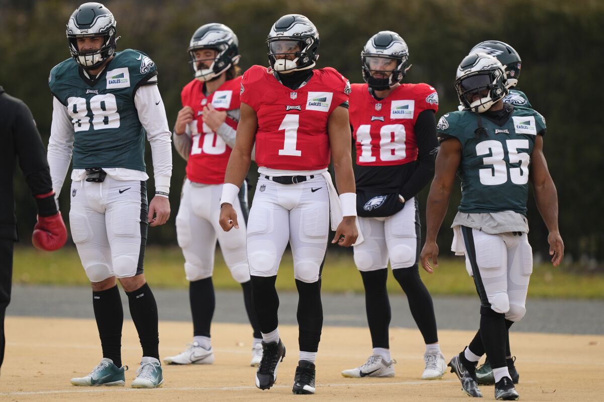 QB Hurts 'full go' for Eagles for divisional playoffs vs. Giants 