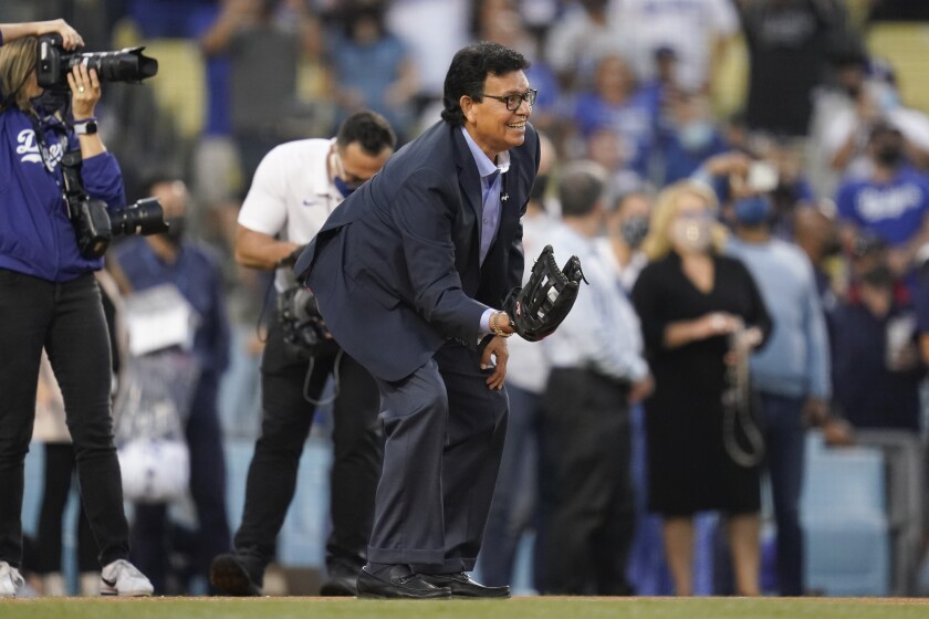 Former Los Angeles Dodgers pitcher Fernando Valenzuela catc