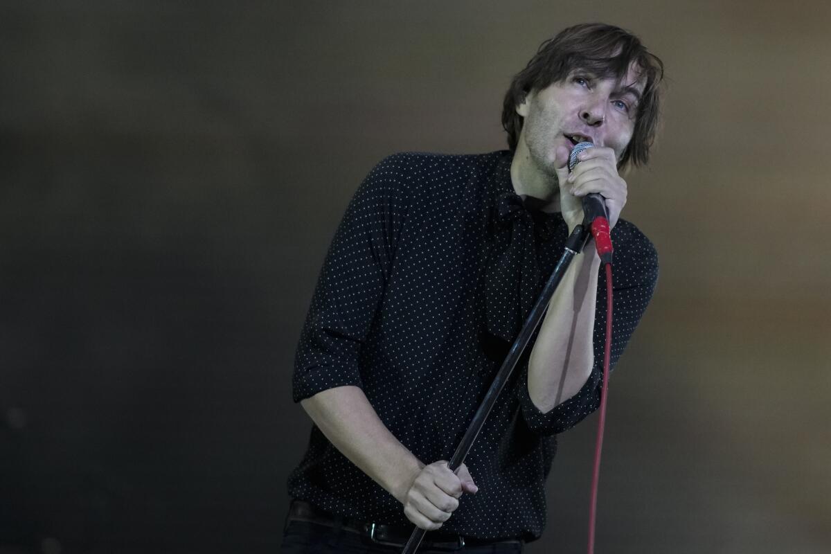 ARCHIVO - El vocalista Thomas Mars de Phoenix durante su concierto en el festival Corona Capital de la Ciudad de México 