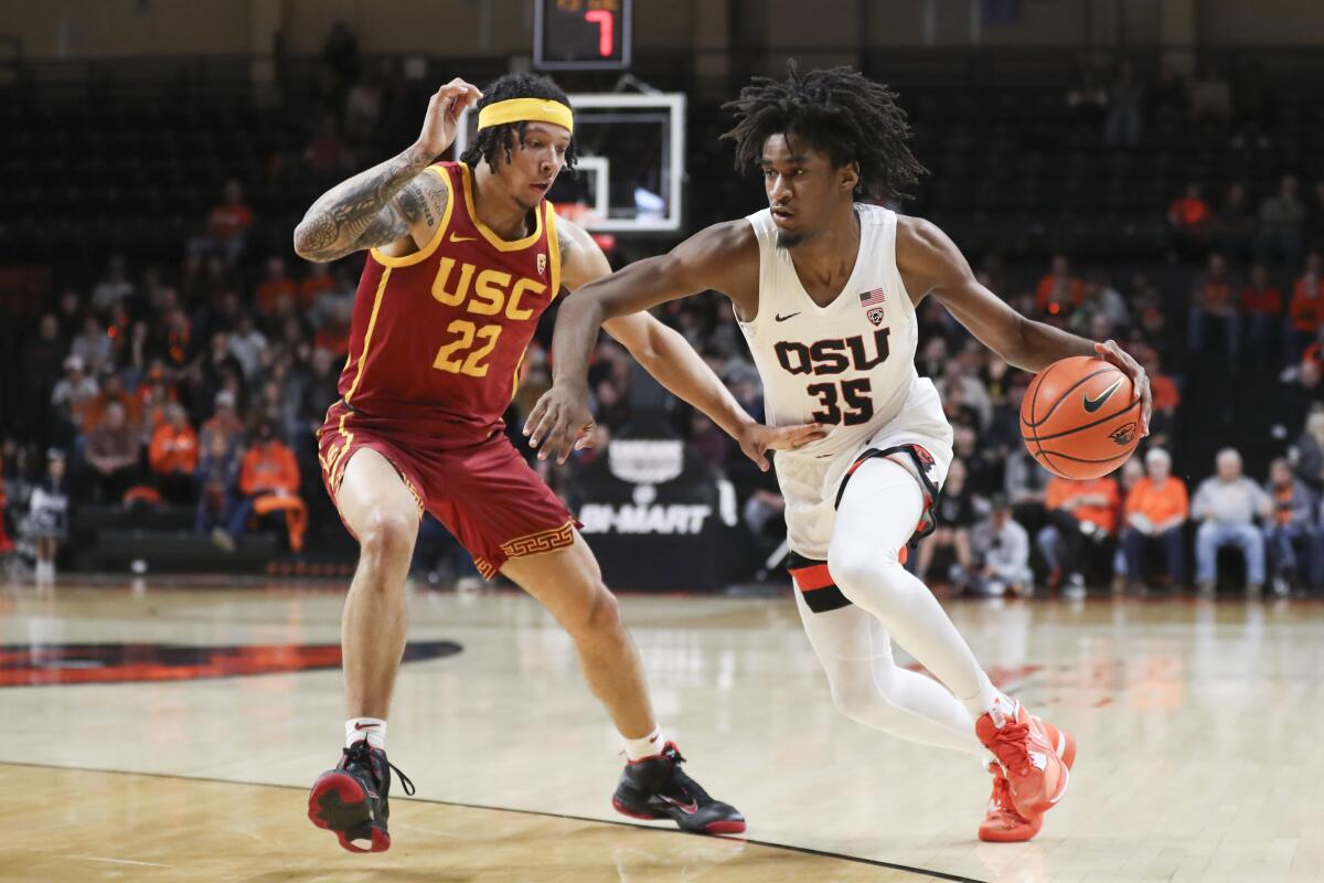 Oregon State's Glenn Taylor Jr. drives to the basket against USC's Tre White on Feb. 11, 2023. 