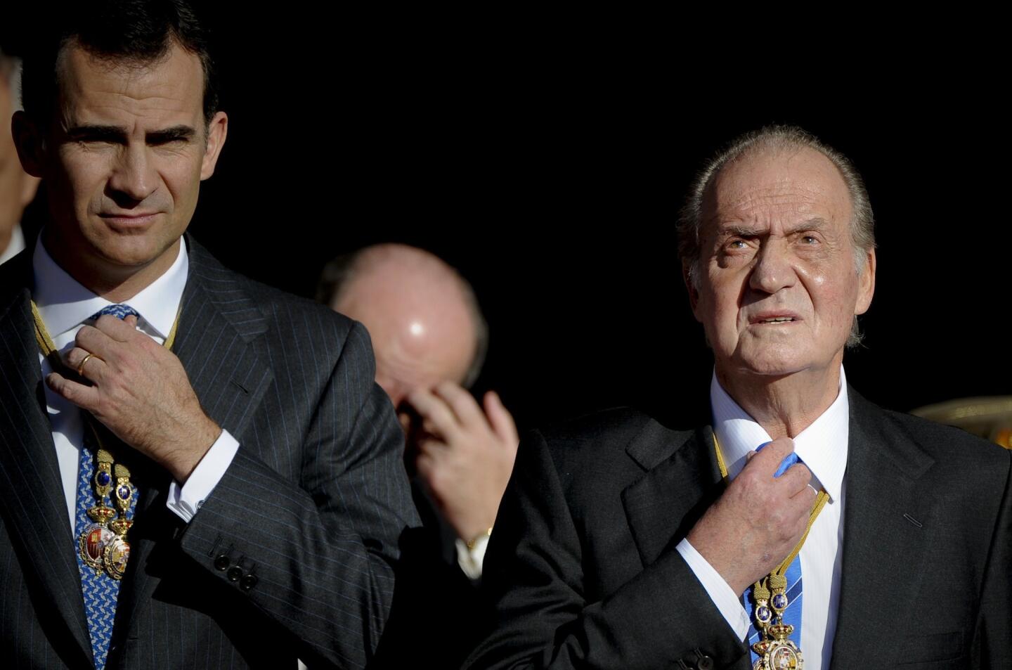 King Juan Carlos, Crown Prince Felipe in parliament