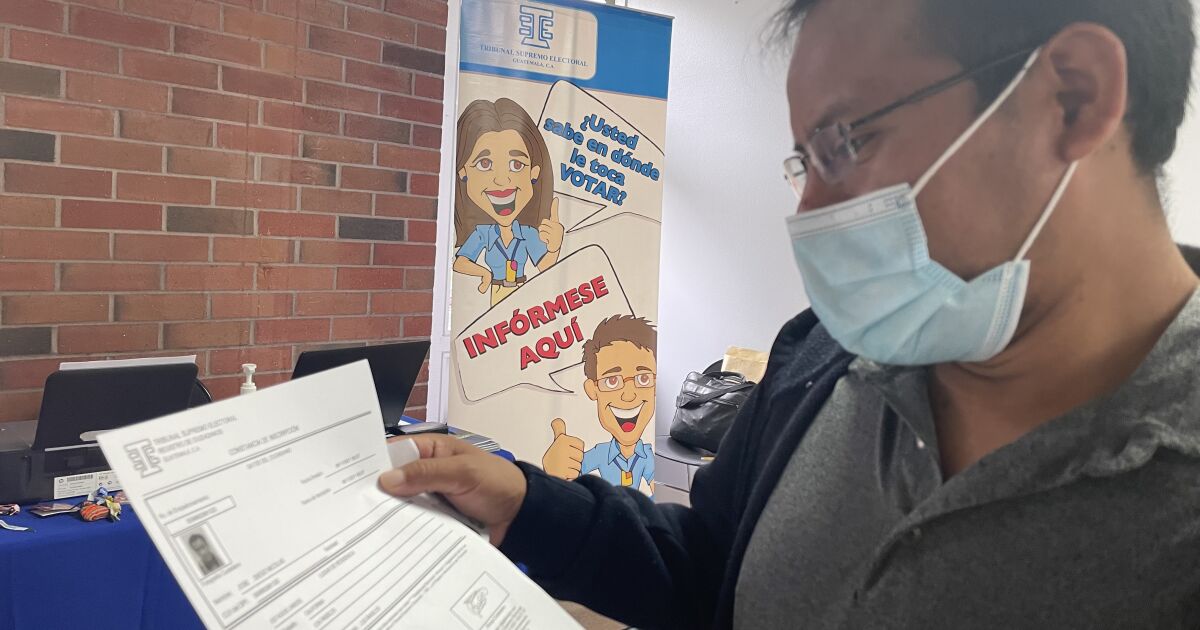 Fearing corruption and technical mishaps, Guatemala immigrants denounce voting process Fearing corruption and technical mishaps, Guatemala immigrants denounce voting process