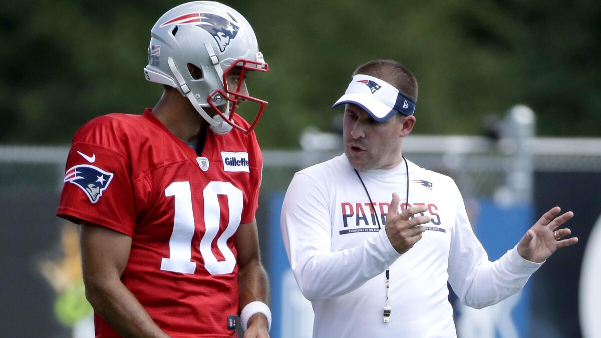 Patriots offensive coordinator Josh McDaniels works with backup quarterback Jimmy Garoppolo during a practice earlier this season.