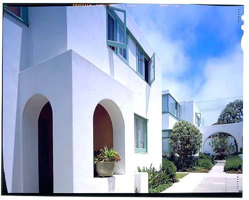 The breed of courtyard apartments with an eye on graceful urban living was first advanced by early projects such as the Irving Gill-designed Horatio West Court apartments, built in 1921.