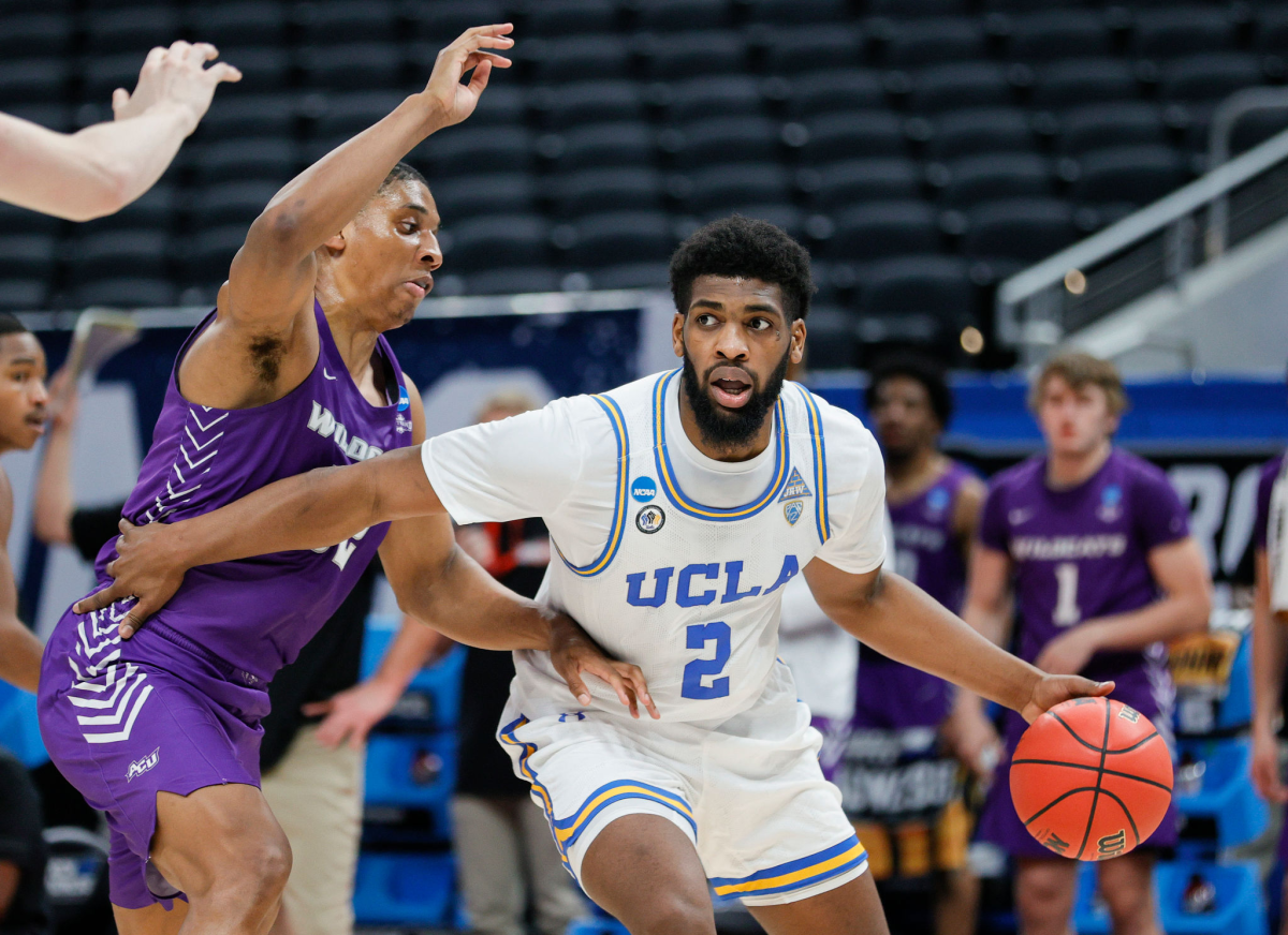UCLA's Cody Riley handles the ball during the 2021 NCAA tournament
