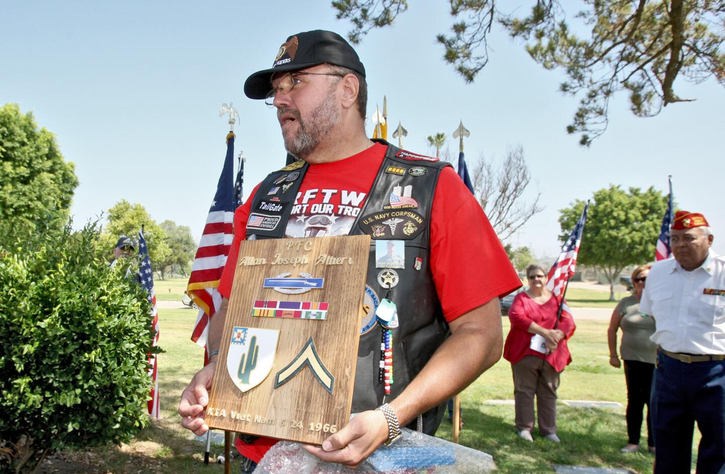 Photo Gallery: Glendale hero gets a grave marker 50 years to the day of his death in the Vietnam War