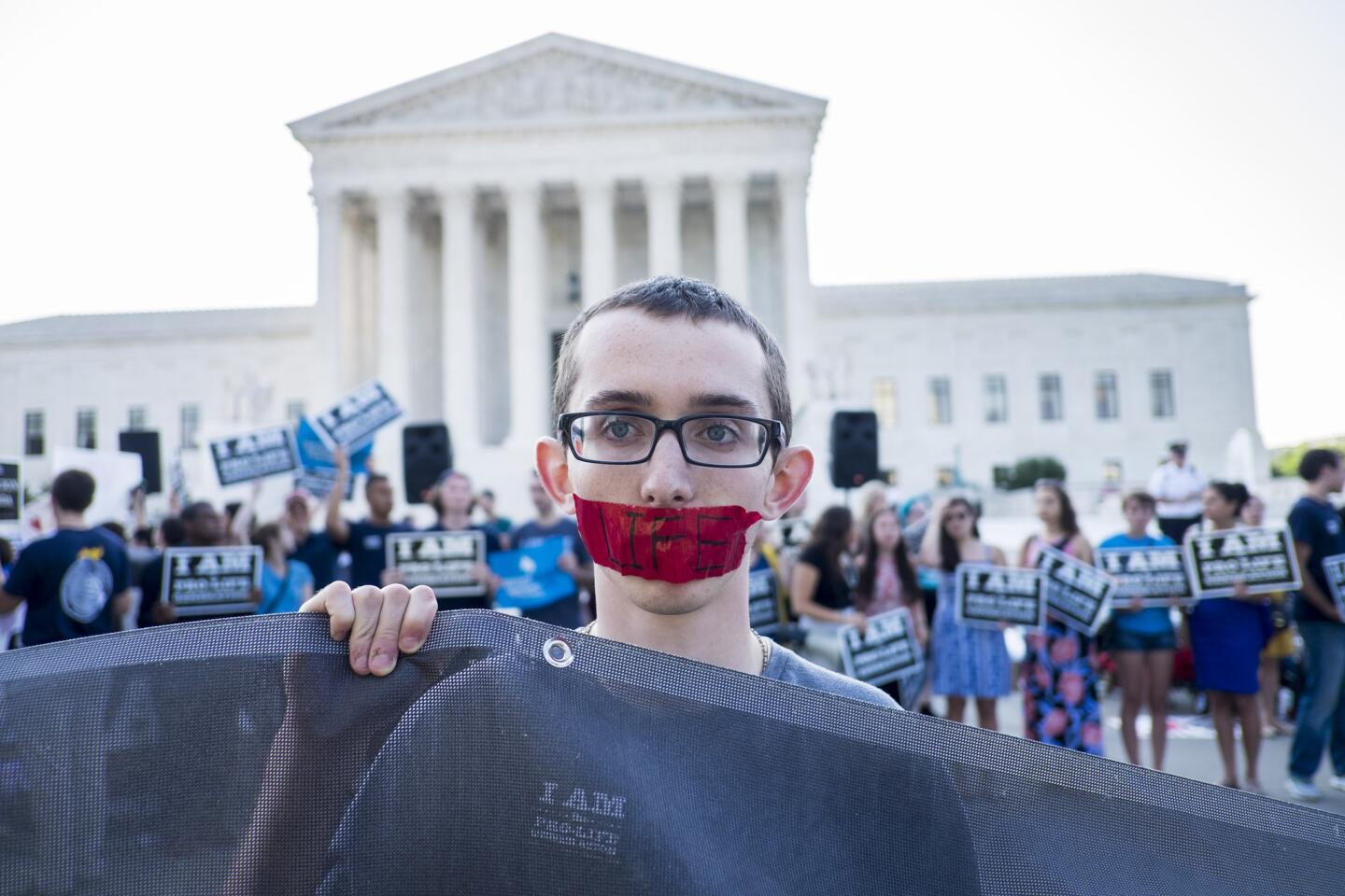 Supreme Court overturns Texas abortion restrictions