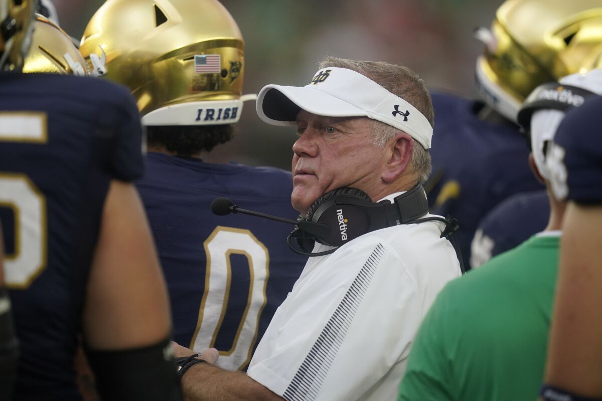 Notre Dame coach Brian Kelly talks with his team 