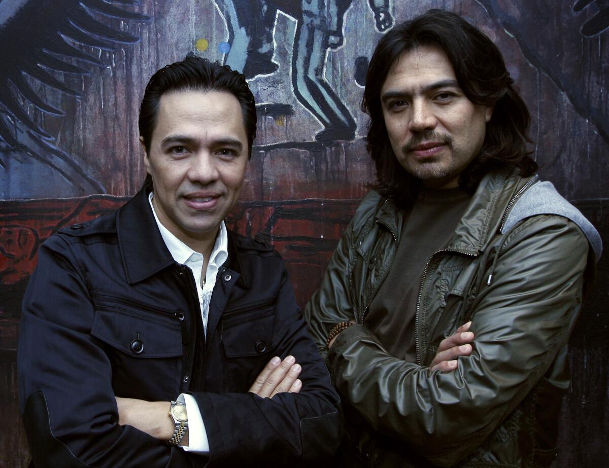 ARCHIVO - Los hermanos Gustavo Ángel, a la izquierda, y Adolfo Ángel, del grupo mexicano