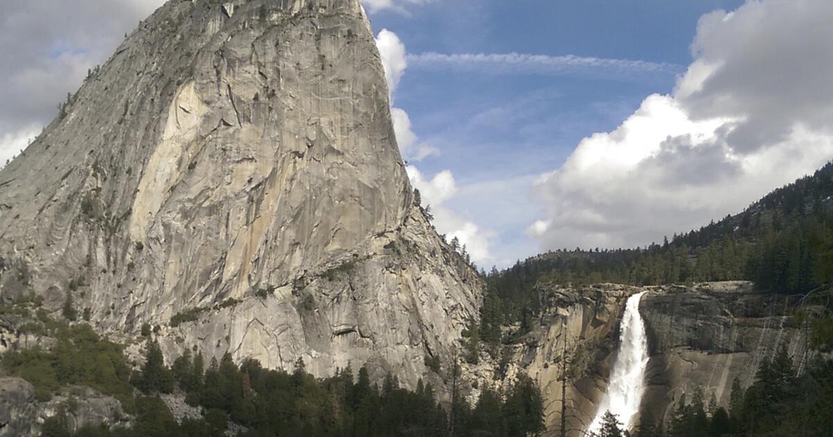 Des personnes seraient tombées des chutes du Nevada, hautes de près de 600 pieds, à Yosemite. Une enquête est en cours