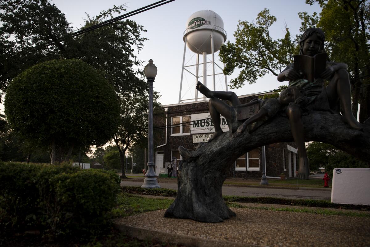 The City of Mount Vernon, the county seat of Franklin County, with an estimated population of 2662 people (per the 2010 census), is photographed.